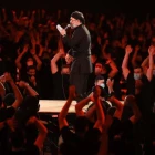 Bir irade dağı gibi, heybetle Hüseyin’in önünde duruyorsun