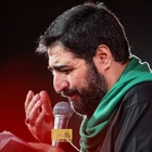 Bir baba oturmuş oğlunun mezarı başında