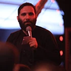 Ey kuru dudaklarından denize sığınan